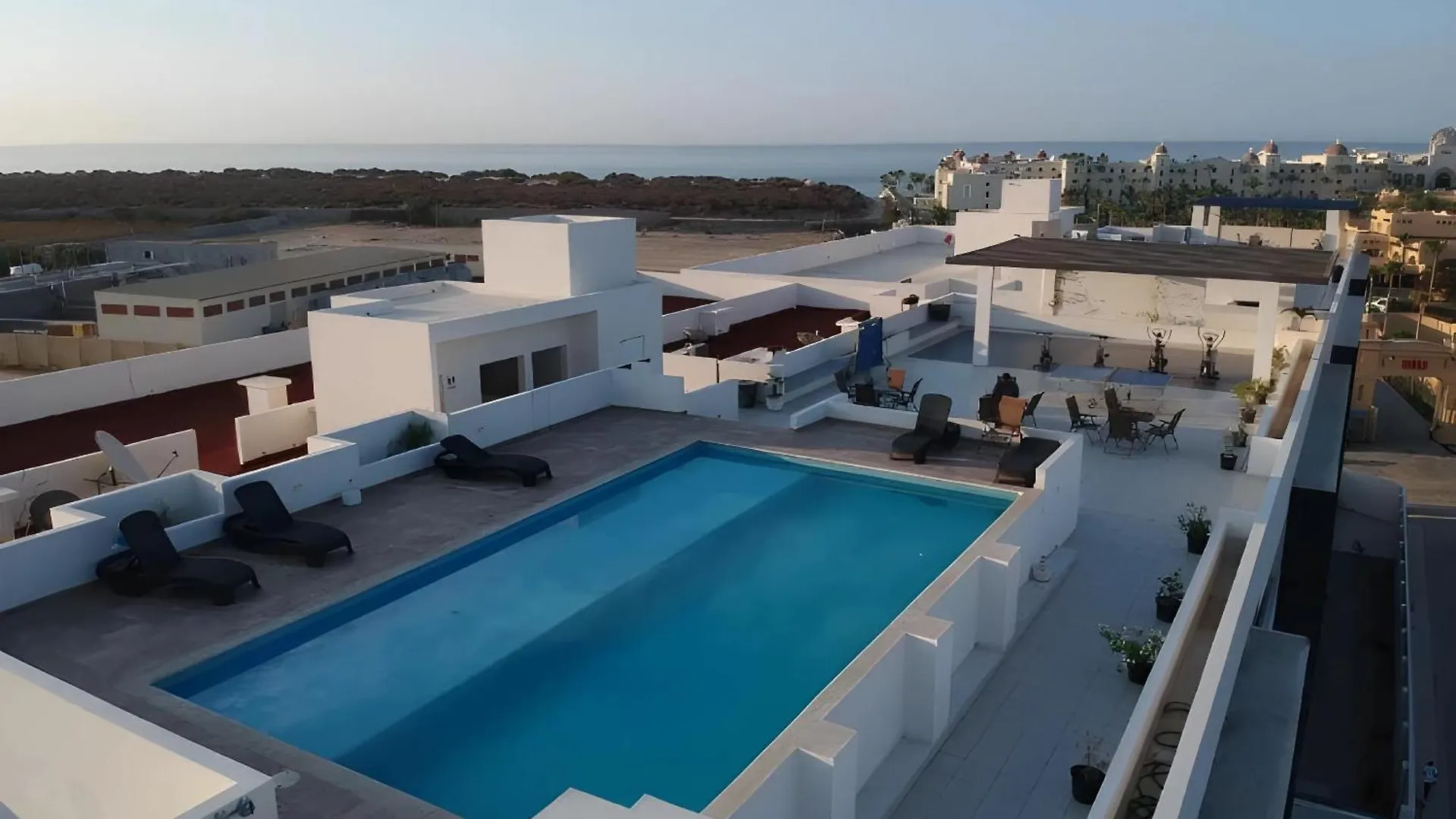 Apartamento Bahia Del Tezal 204B: Great 2Br/2Ba Condo 5 Min From Downtown Cabo, Big Pool! Cabo San Lucas