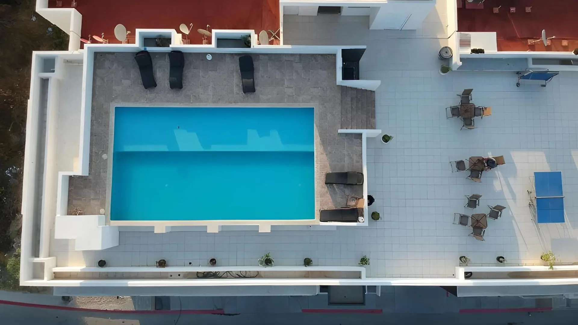 Bahia Del Tezal 204B: Great 2Br/2Ba Condo 5 Min From Downtown Cabo, Big Pool! Cabo San Lucas
