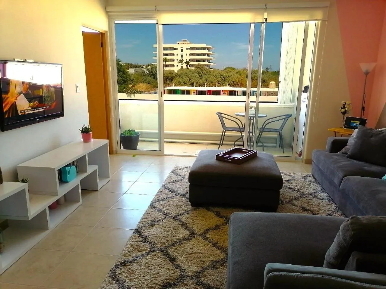 Bahia Del Tezal 204B: Great 2Br/2Ba Condo 5 Min From Downtown Cabo, Big Pool! Cabo San Lucas