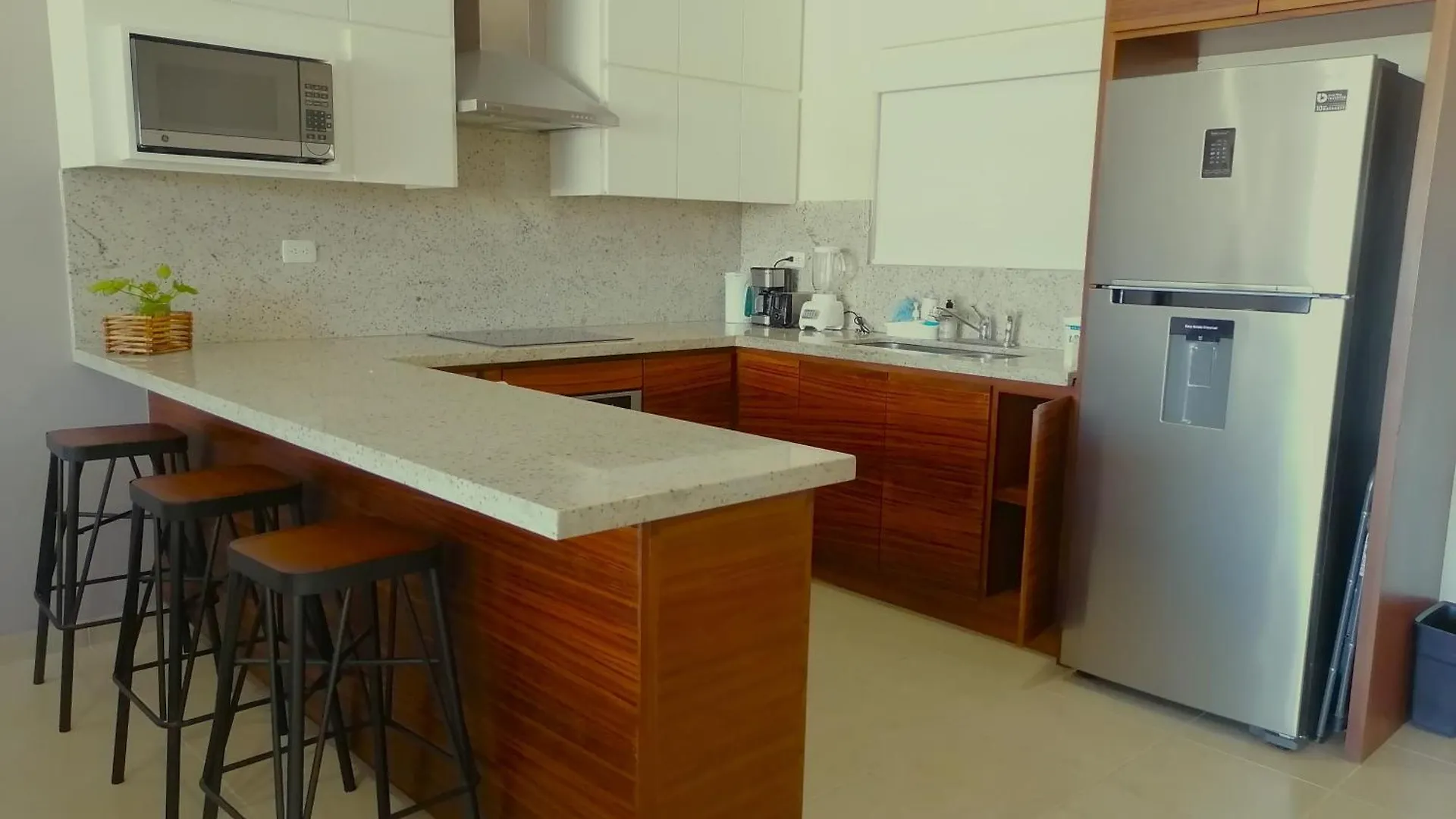 Bahia Del Tezal 204B: Great 2Br/2Ba Condo 5 Min From Downtown Cabo, Big Pool! Cabo San Lucas 0*,